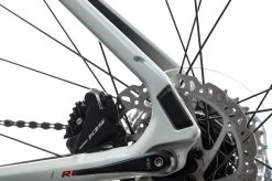 Giant Revolt Advanced 2 Gravel Bike - 2020, Large 19 Giant Revolt Advanced 2 Gravel Bike - 2020, Large -Professional Bicycle Discount Store BGR11290 PH1 09