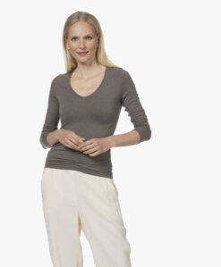 Majestic Filatures Soft Touch V-Hals Longsleeve - Militaire -Professional Bicycle Discount Store 220614 06d3d974 e082 4360 b524 a40d553aba95