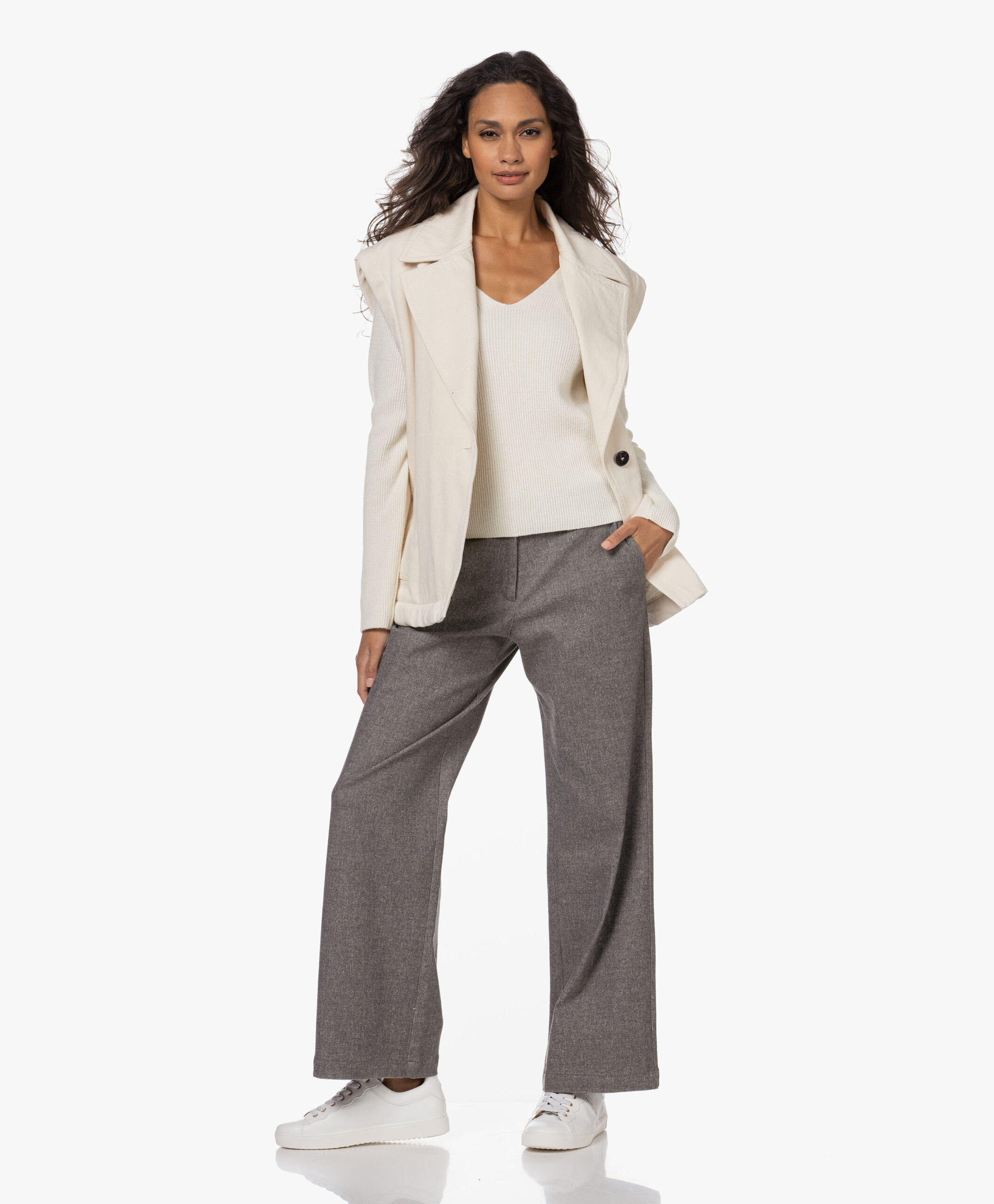 Resort Finest Wolmix V-Hals Trui - Ecru 11 Resort Finest Wolmix V-Hals Trui - Ecru - Image 9